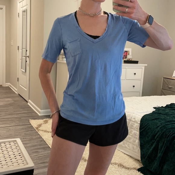 Gap designed & crafted distressed v neck w/ pocket - Picture 3 of 8